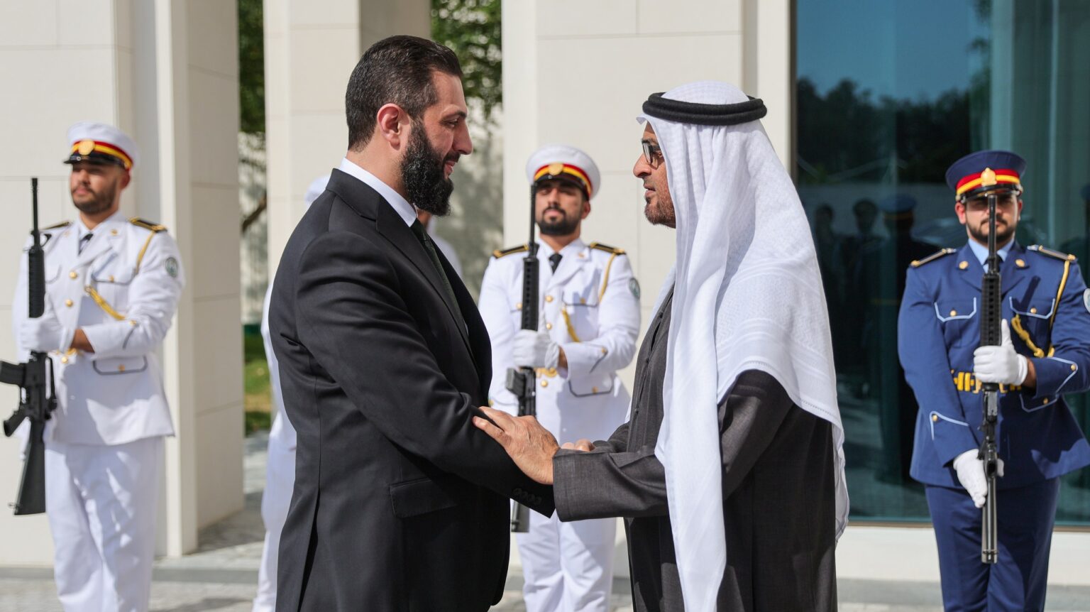 الشرع يزور الإمارات ويلتقي محمد بن زايد لتعزيز العلاقات السورية الإماراتية