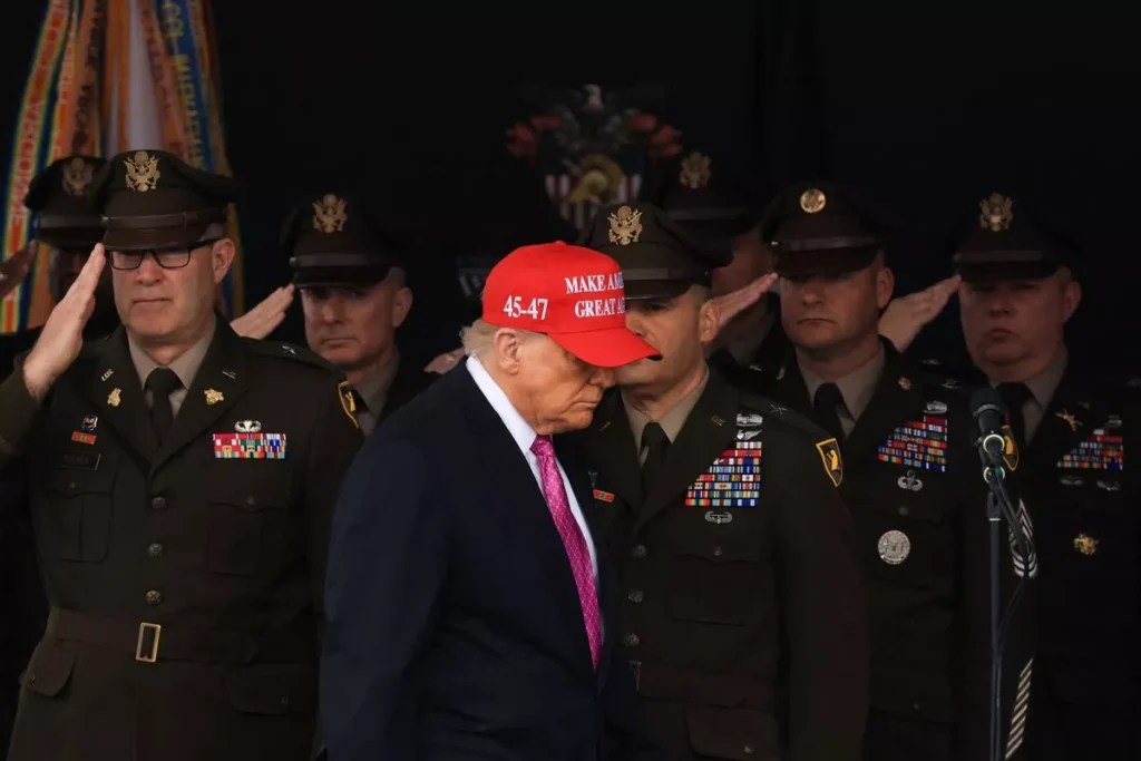 ترامب يصدر أمرًا يتيح حرمان الديمقراطيين أو غير المتزوجين من المحاربين القدامى من الرعاية الصحية